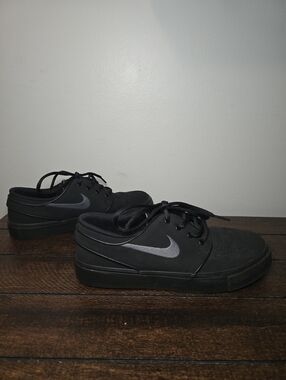 Nike SB Zoom Stefan Janoski Skateboarding Shoes Youth Size 5.5 Black